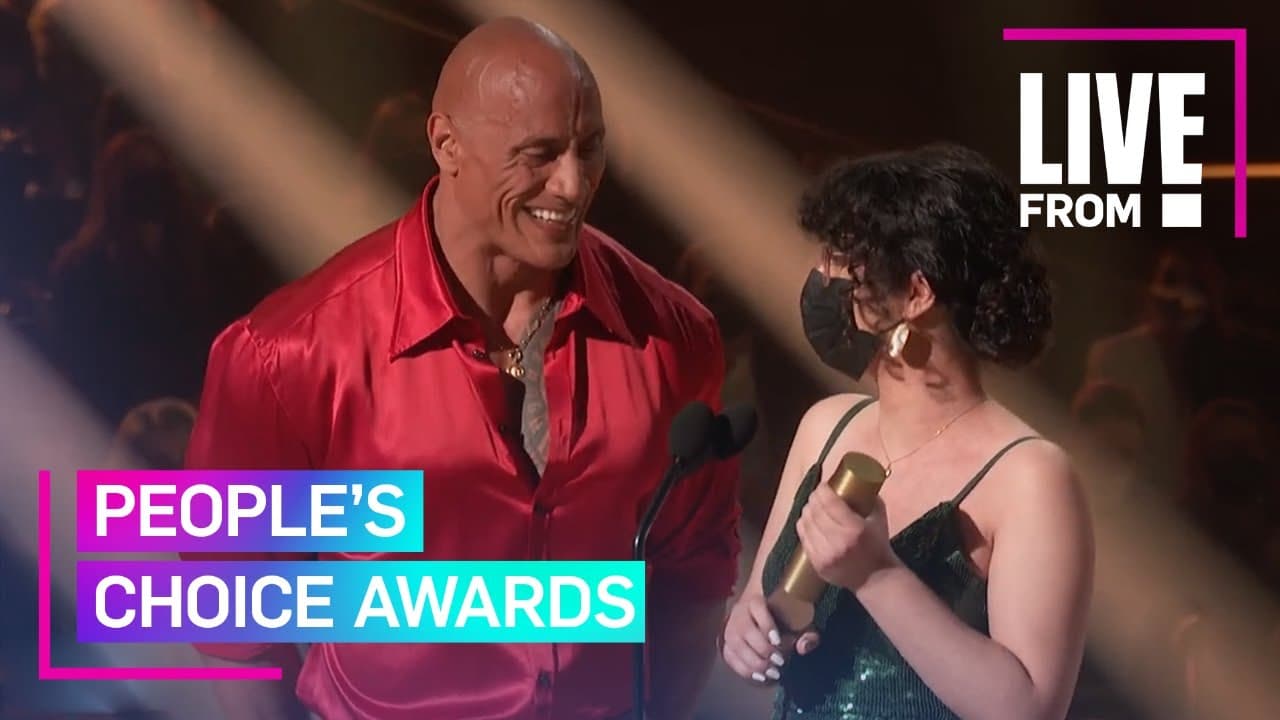 Dwayne Johnson Gives His Award to Make-A-Wish Survivor | People's Choice Awards