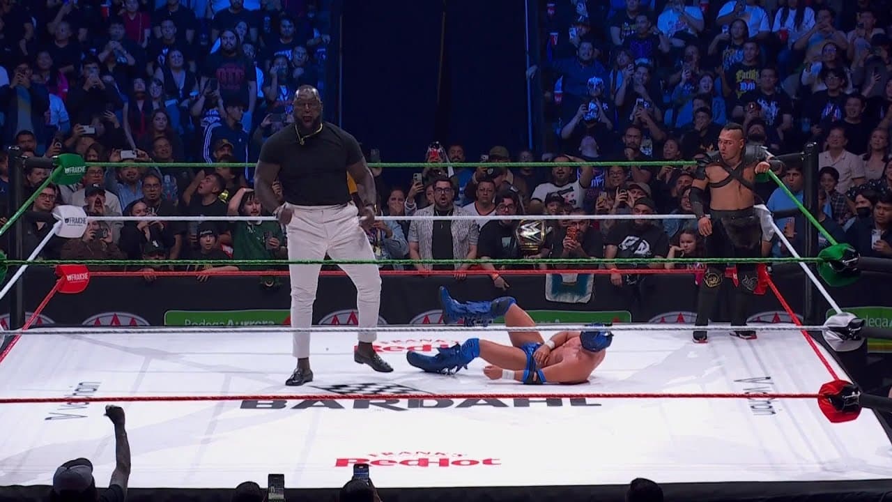 Omos arrives and DESTROYS Dragon Lee: AAA Guerra de Titanes 2025 highlights