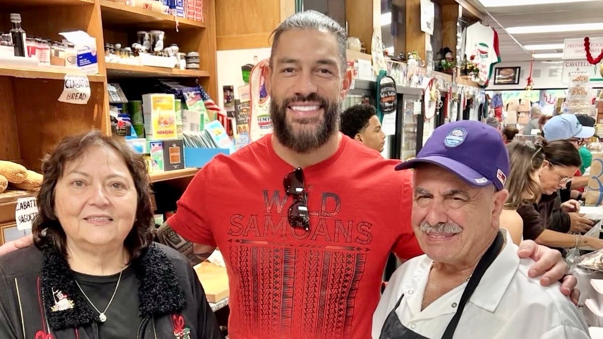 Roman Reigns Delivers Pizza to Sick Children at Hospital Days Before Christmas
