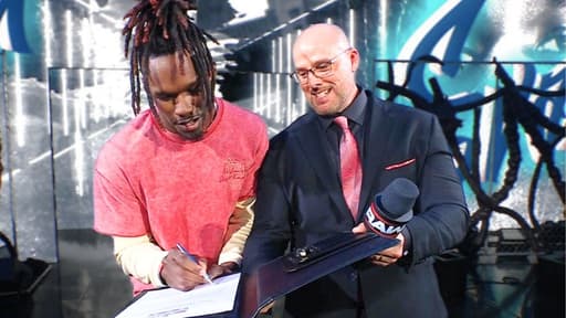 Je'Von Evans Signs WWE Raw