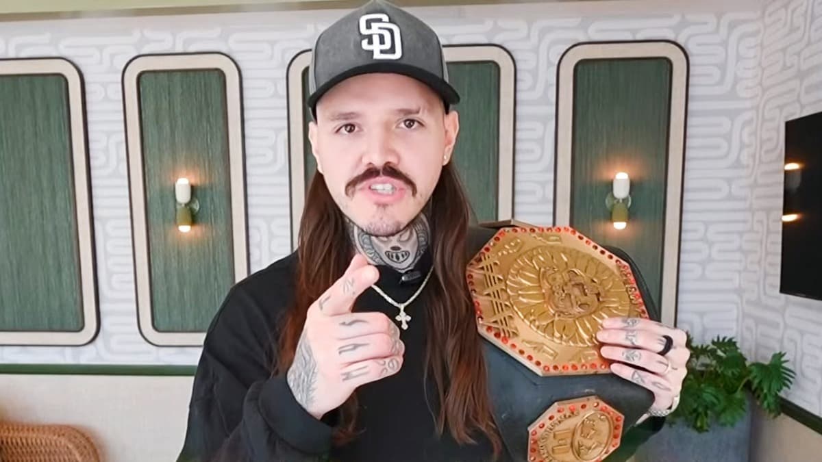 Dominik Mysterio Suffers Shoulder Injury at AAA Event in Mexico